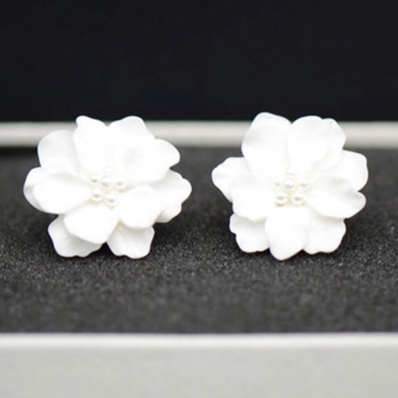 💙💎GRATEFUL💙MAKER💎💙 Jewelry - NEW!💙💎BIG BEAUTIFUL WHITE FLOWER 🌺EARRINGS!💎💙